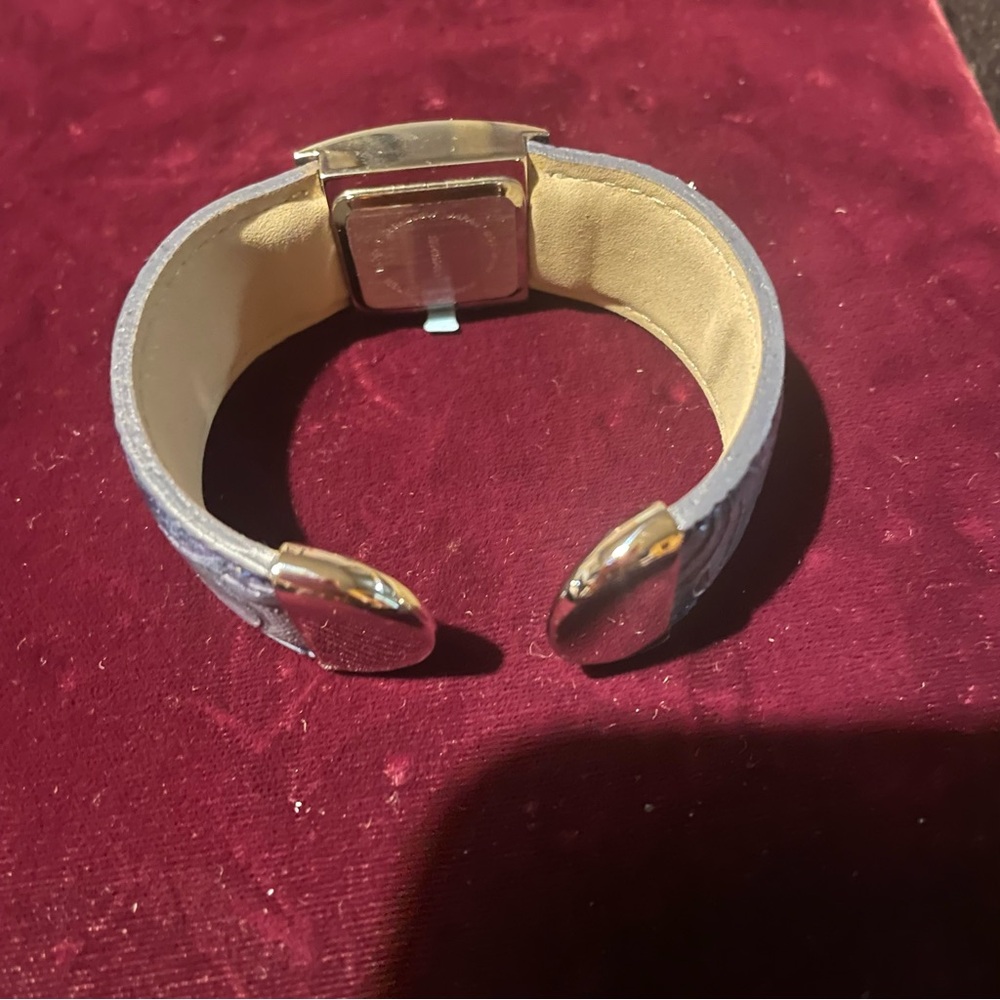 Avon‎ Women's bangle Watch with Silver Dial and Blue Strap - Picture 4 of 7